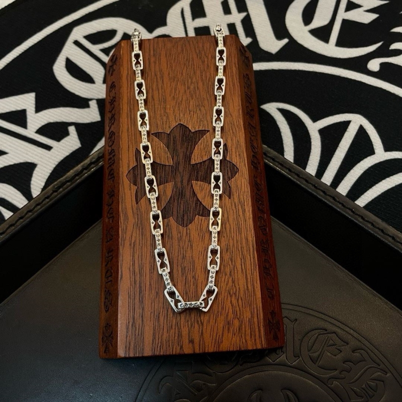 Ch*0me He**ts necklaces